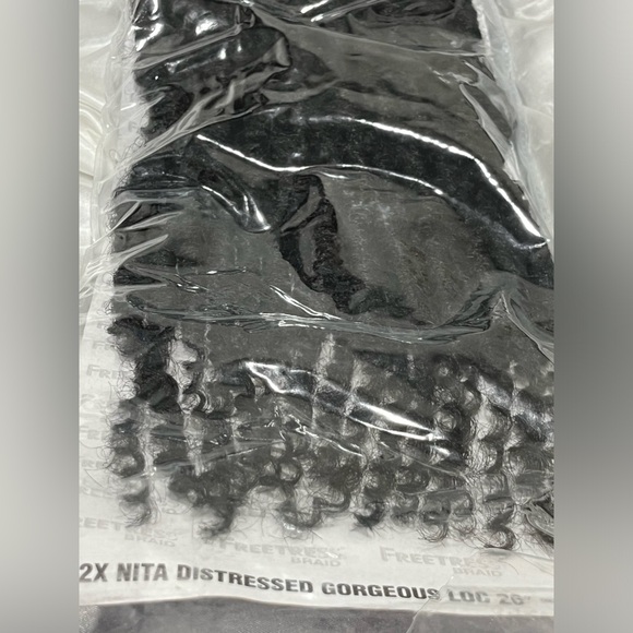 Freetress Braid Nita Distressed Gorgeous Loc Color 1 Set of 2 - Picture 4 of 5